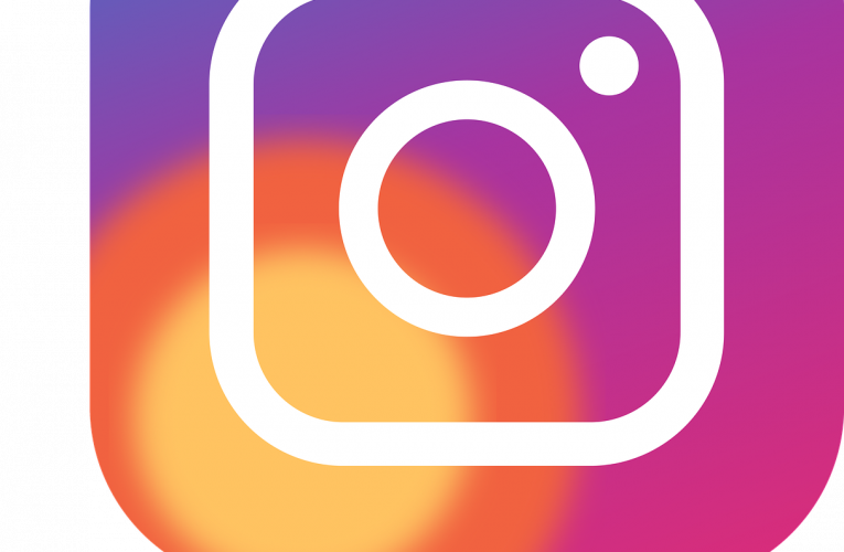 Кайли Дженнер стала первой женщиной с 300 млн подписчиками в Instagram